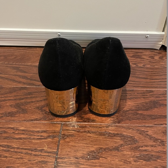 Ann Taylor 6.5 Gold Block Suede Shoe - Picture 5 of 7